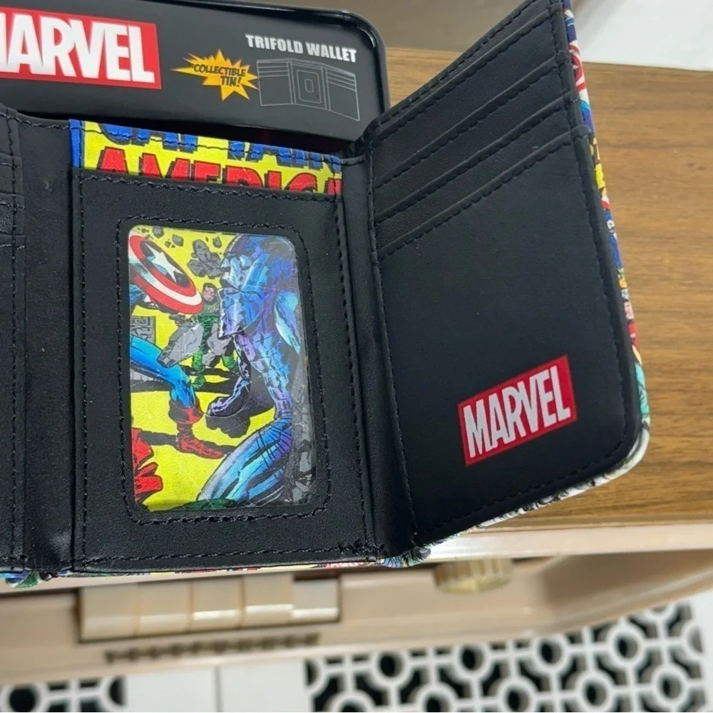 MARVEL Trifold Wallet Captain America Collector's Tin New